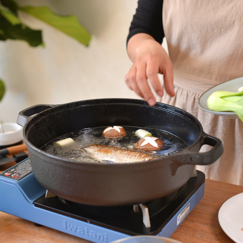 Pre Seasoned CAST IRON COOKING PAN 33cm with glass lid